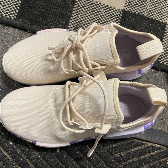 Adidas NMD R1 - Picture 2 of 4